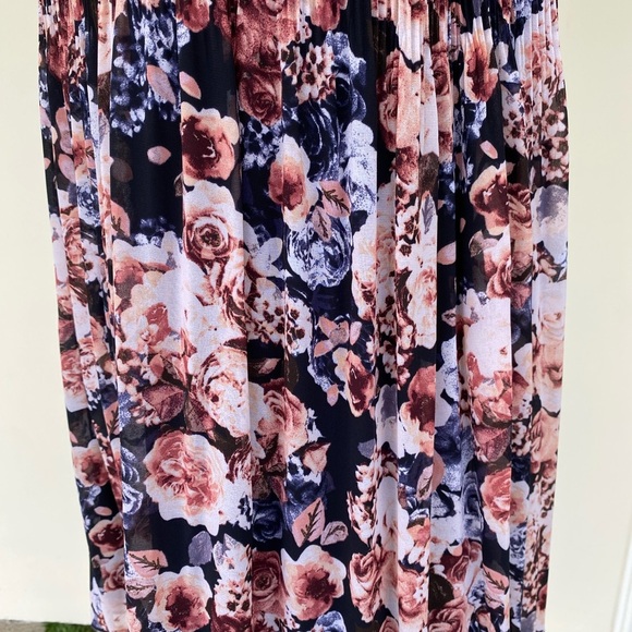 Floral Pleated Dress by Xhilaration size Med - Picture 4 of 5